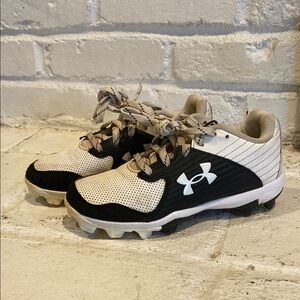 Under Armour Black and White baseball Cleats size 2y